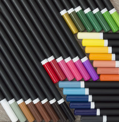 Naklejka premium Color pencil on wood table