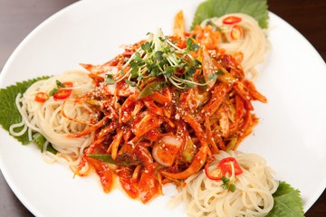 Spicy Freshwater Snails with Thin Noodles
