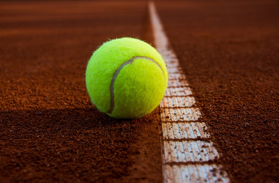 Tennisball and Court