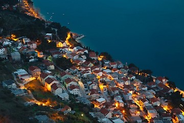 Fototapeta na wymiar Mediterranean town at night