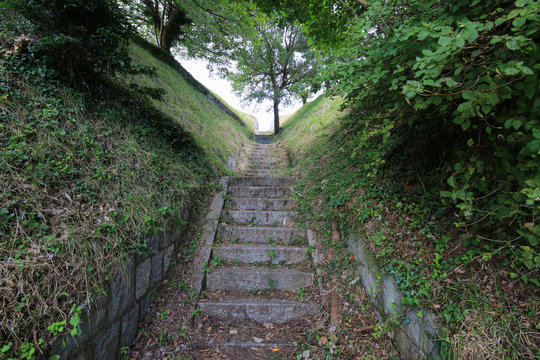 愛媛県今治市　小島　中部砲台　司令塔への階段