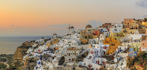 Obraz premium Santorini is an island in the southern Aegean Sea