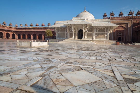White marble artistic monument the Salim Chisti darga at Fatehpur Sikri Agra, India.