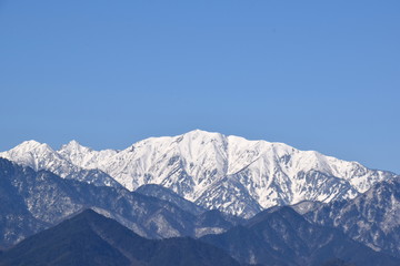 Fototapeta na wymiar 池田町から見た北アルプス　蓮華岳