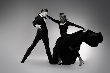 expressive dancers of tango - obrazy, fototapety, plakaty