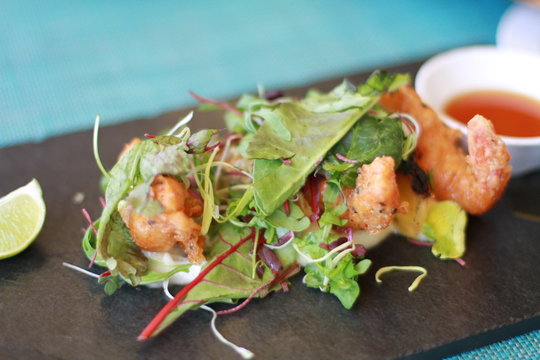 Crevettes et salate gastronomique