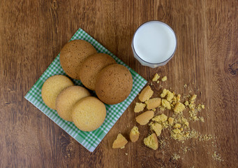 Milk in a glass and cookies.
