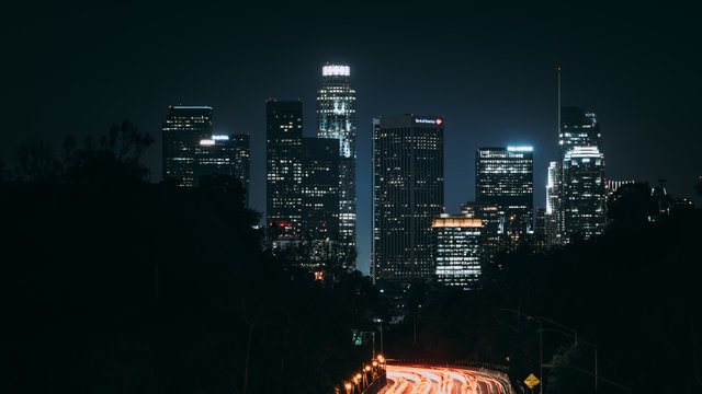 Fototapeta Downtown Los Angeles at night view from highway leading to city
