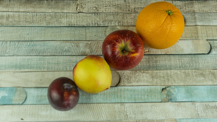Obraz na płótnie Canvas Various fruit varieties on a wooden table