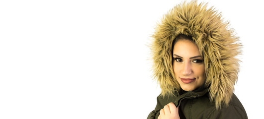 Junge Frau in Winterjacke