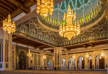     MUSCAT, OMAN - September 26: Sultan Qaboos Grand Mosque in Muscat, Oman on September 26, 2015. Its construction finished in 2001. - obrazy, fototapety, plakaty