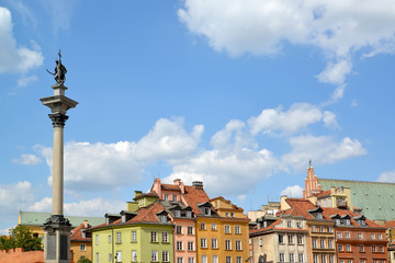 Fototapeta premium Column of the king Sigismund III against the background of historical buildings. Warsaw, Poland