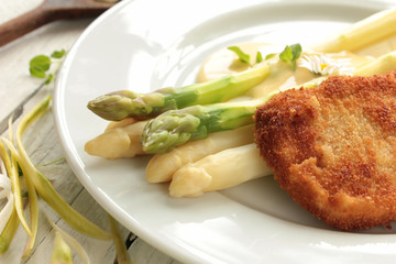 Spargel Weiß Grün frisch Teller 
