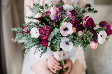 Wedding bouquet. Bride's flowers - 143081576