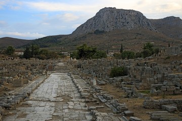 Fototapeta na wymiar ruins of Lechaio road in Ancient Corinth, Greece