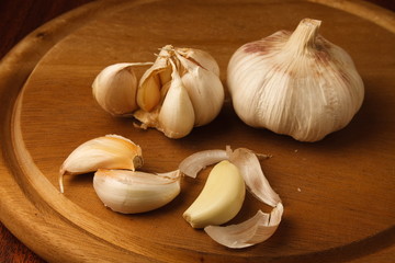 garlic  on cutting board