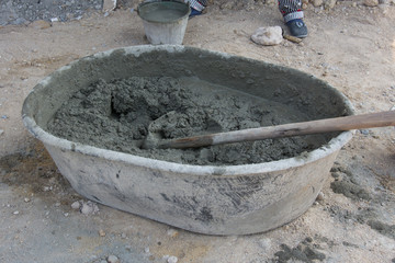 Mixing a cement in salver for applying construction