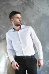 Obraz premium Man posing in white shirt grey background