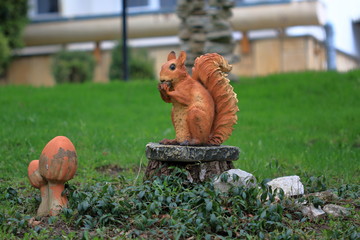 Sculpture of a red squirrel sitting on a stump