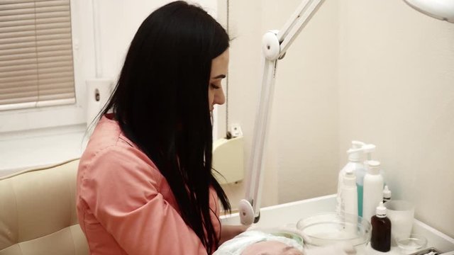 Beautician preparing woman for the therapy