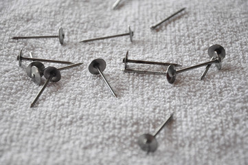 mess nails material