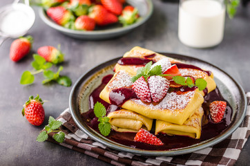 Obraz na płótnie Canvas Filled pancakes with strawberries