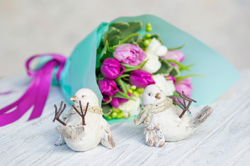 Fototapeta na wymiar Wedding decoration of a beautiful delicate flower bouquet and two ceramic birdies