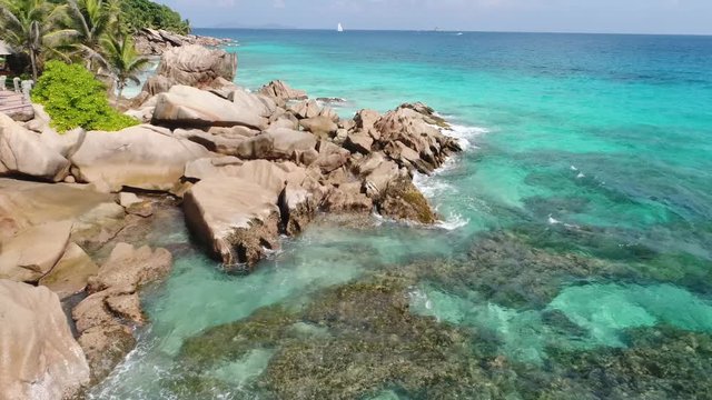 Küstenabschnitt auf den Seychellen