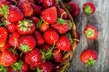 Fresh strawberries in the basket, fruits on farmer market table - 143164126