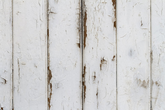 Holzlatten - Hintergrund mit blätternder weißer Glanzfarbe