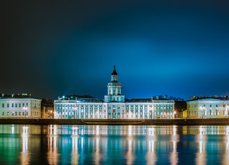 Fototapeta na wymiar night embankment view in Saint Petersburg, Russia