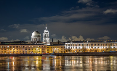 Fototapeta premium wgląd nocy nasyp w Sankt Petersburgu, Rosja