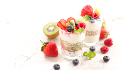 muesli and berry