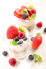 muesli and berry