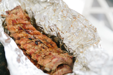 Spareribs Ripperl in Alufolie fertig gegart 