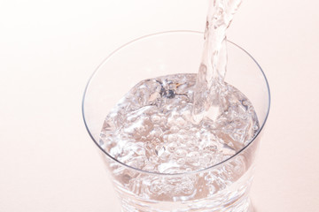水を注ぐ