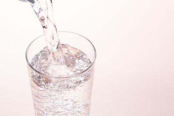 水を注ぐ