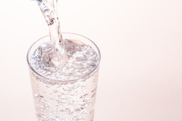 水を注ぐ