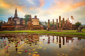 Fototapeta na wymiar Wat Mahathat Temple in the precinct of Sukhothai Historical Park, a UNESCO world heritage site in Thailand