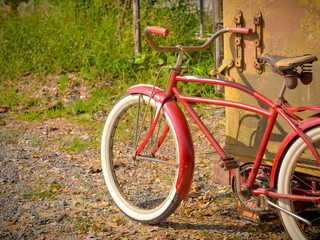 Fototapeta na wymiar Retro vintage red bicycle. Old charming bicycle concept.