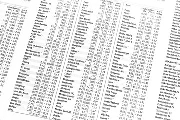 Obraz premium Kurstabelle einer Börsenzeitung