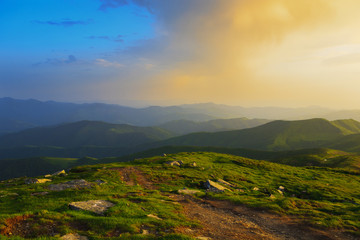 Obraz na płótnie Canvas A beautiful sunset in the Carpathian mountains