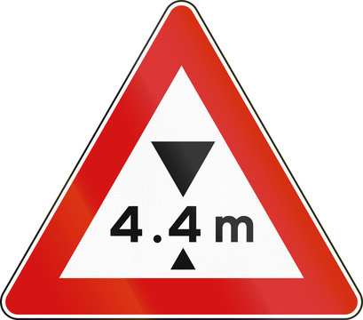 Road sign used in Italy - maximum height allowed