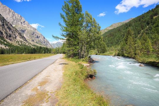 Doire de Ferret, torrente affluente della Dora Baltea, in val Ferret (Valle Aosta)