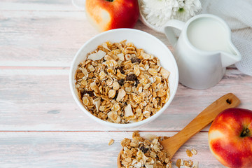 Muesli with milk and apple.