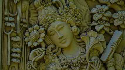 Frauenrelief Tempel Bali