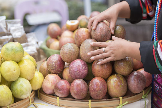 THAILAND CHIANG RAI MARKET FRUIT PASSIONFRUIT