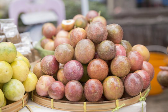 THAILAND CHIANG RAI MARKET FRUIT PASSIONFRUIT