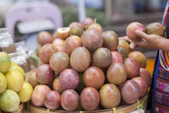 THAILAND CHIANG RAI MARKET FRUIT PASSIONFRUIT