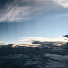 небо из окна самолета